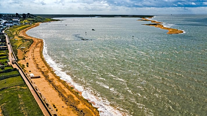 Auch in Brightlingsea bügelt am Spot Pointers eine Sandbank das Wasser glatt.