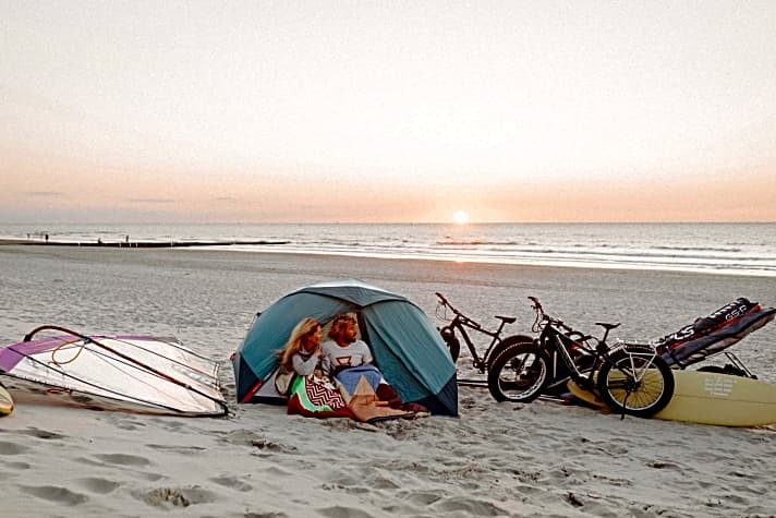   Mit dem Bike zum Beach... und dann noch Camping-Romantik...