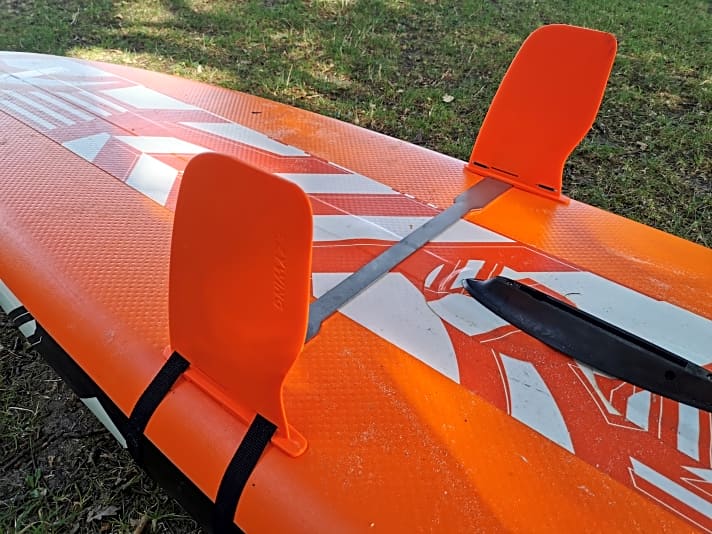 Finnensysteme wie das Ezywing Fin Kit transformieren SUPs in perfekte Wingsurfbretter für Leichtwind