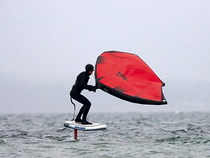 Das Naish Hover Inflatable Wingboard im Test | WING