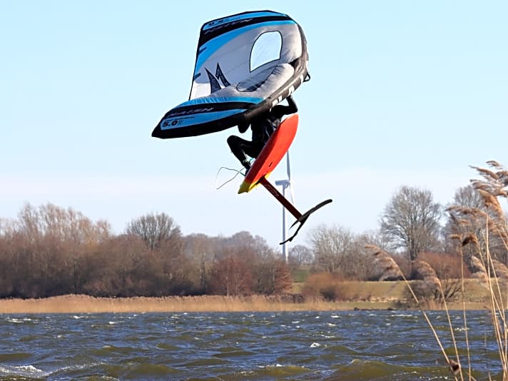 Der Wing-Surfer MK4 bietet ein hohes Speedpotential und damit beste Voraussetzungen zum Springen