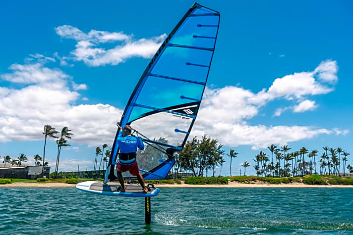 Im Windsurf-Einsatz soll das Naish Windfoil Crossover durchaus sportliches Foilen ermöglichen