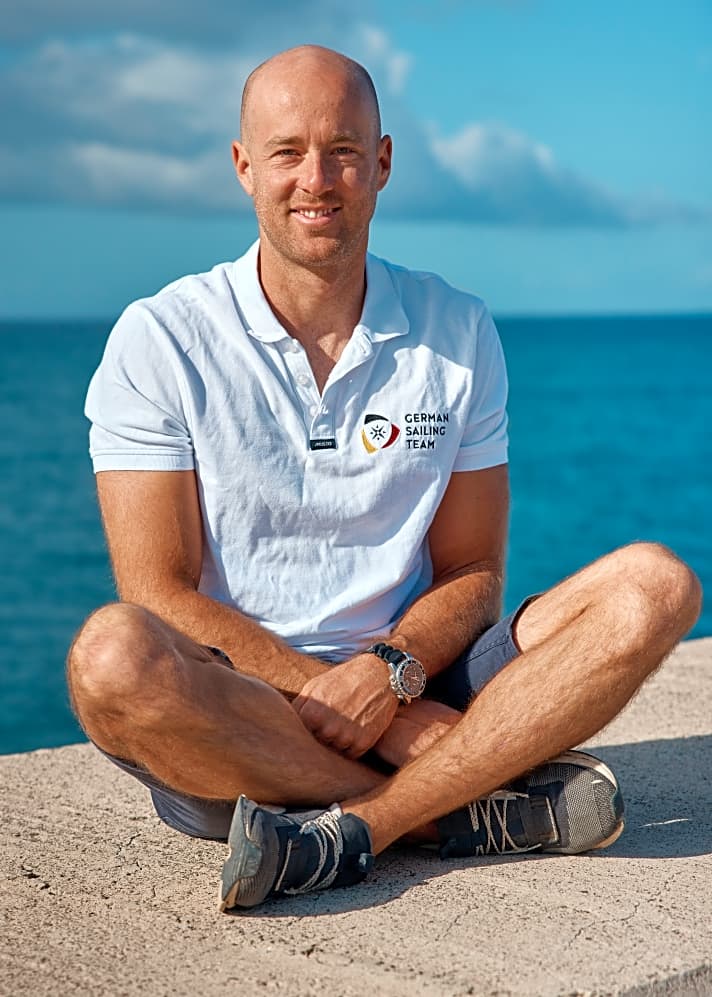 Bereit für die anstehenden Herausforderungen: Sebastian Kördel in der iQFoil-Aufbruchzeit als neues Mitglied im Olympiakader des Deutschen Segler-Verbandes