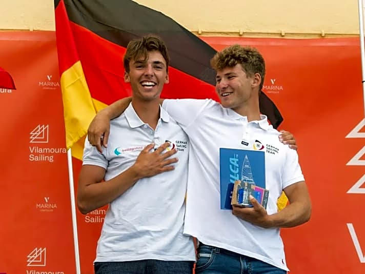 Deutsch-deutsches WM-Glück: Weltmeister Ole Schweckendiek und Bronze-Gewinner Julian Hoffmann genießen ihre Erfolge auf dem WM-Podium in Vilamoura | 