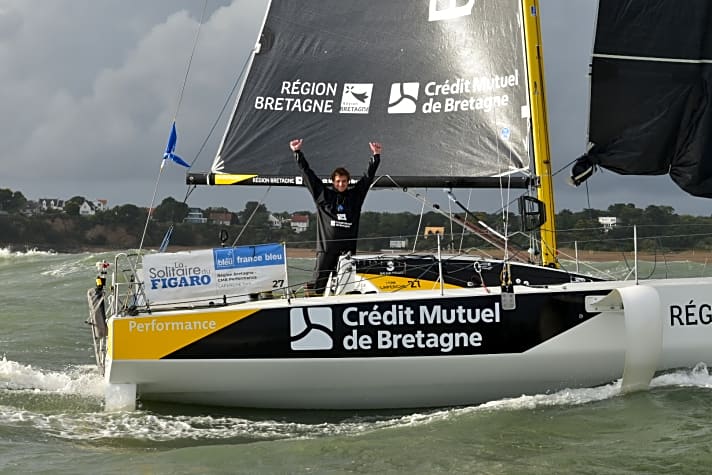 Sieger Tom Laperche auf seiner “Région Bretagne – CMB Performance”, wie alle in der Figaro-Klasse ein Boot vom Typ Beneteau Figaro 3