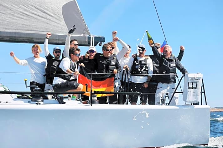 Hier feiern Jens Kuphal und die „Intermezzo“-Crew ihren EM-Sieg in Norwegen