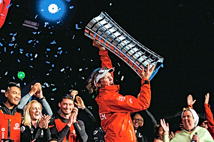   Historische Momentaufnahme: Mit Marie Riou war Carolijn Brouwer die erste Seglerin, die The Ocean Race – damals mit dem Dongfeng Race Team – gewinnen konnte