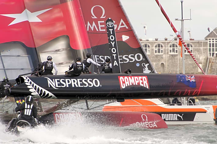   Gut wenn's zählt: „Team New Zealand" eliminierte gestern Landsmann Russell Coutts mit dem zweiten „Oracle Racing" Boot und steht im Finale von Plymouth
