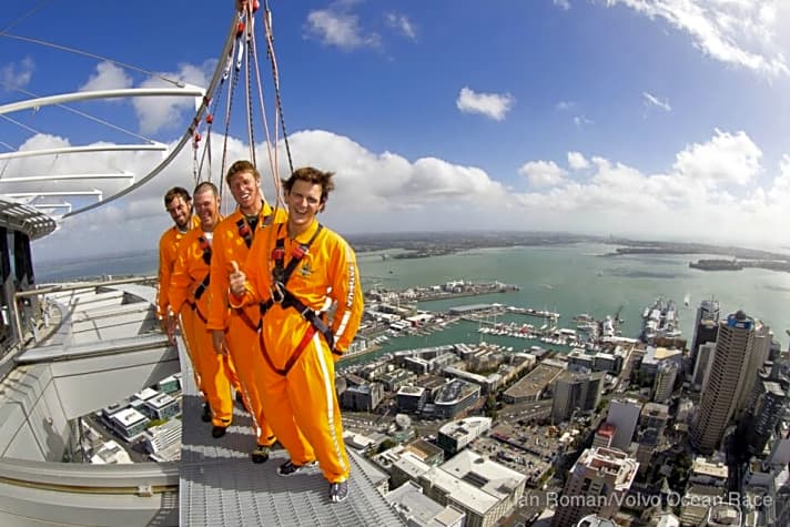   Weil nur um die Welt segeln zu langweilig ist: Sky Walk und Sky Jump vom Sky Tower in Auckland