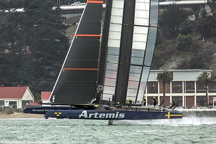   Artemis simuliert den ersten Bahnschenkel, der Richtung San-Francisco-Ufer führt