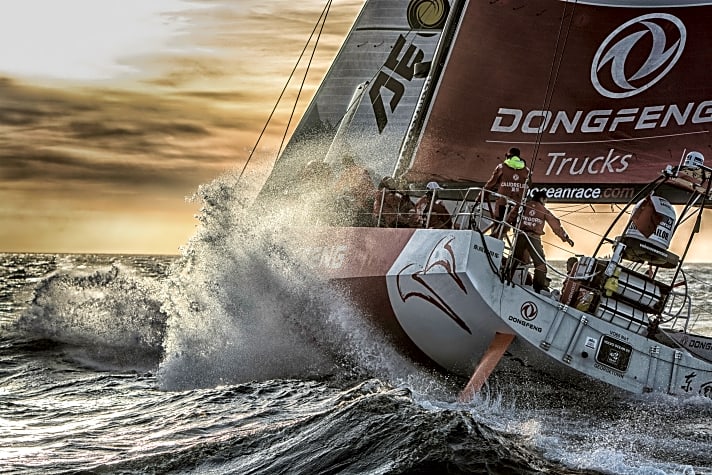   Volvo Ocean Race Leg 2: stürmischer Start vor Kapstadt