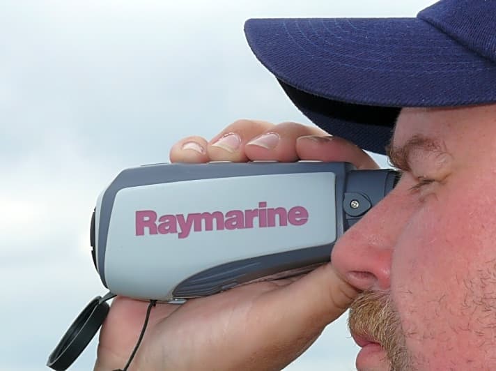   Tragbare Wärmebildkamera Raymarine TH32, die 340 Gramm liegen gut in der Hand