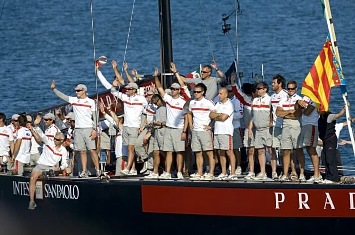   Das Prada-Team nach dem Sieg beim Louis Vuitton Cup