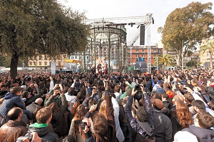   Freude in Neapel: Im Fußball lief es nicht, dafür beim Segeln umso besser