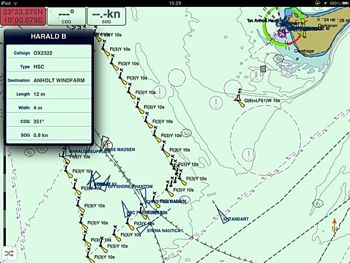   Mit Internetverbindung liefert Seapilot auch AIS-Informationen, die Kartendaten sind aktuell, das Sperrgebiet bei Anholt kennen Navionics und C-Map noch nicht