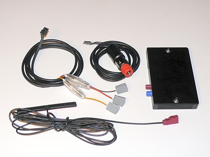   Lieferumfang: Router, eine UMTS-Antenne, die möglichst innen untergebracht wird, zwei Anschlusskabel für 12-Volt-Steckdose oder feste Verbindung mit dem Bordnetz