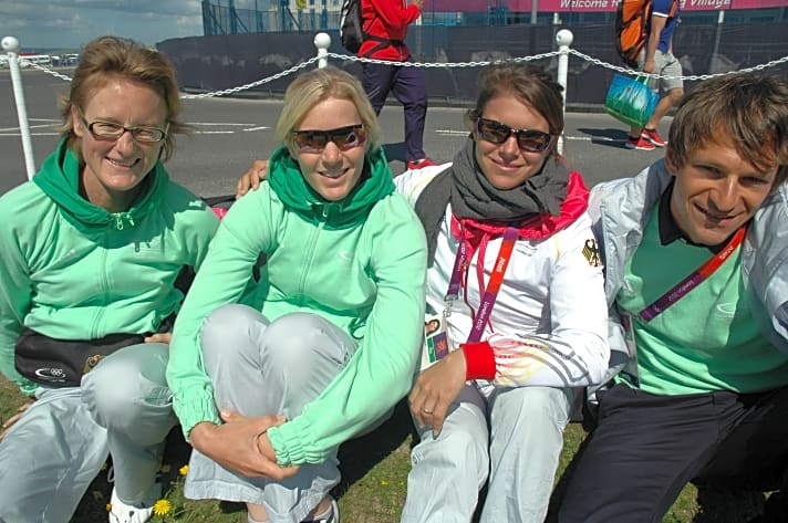  Nadine Stegenwalner, Friederike Belcher, Kathrin Kadelbach und RS:X-Surfer Toni Wilhelm in Weymouth