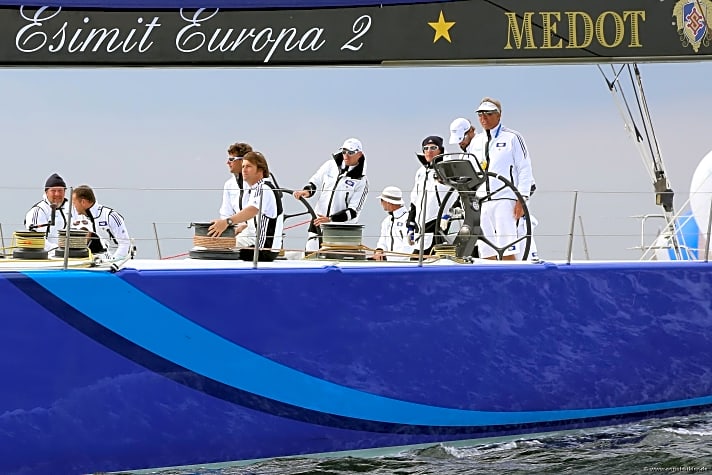   "Esimit Europa 2" mit Skipper Jochen Schümann gewinnt den Krupp Wanderpreis