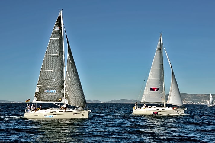   Das Plus: segeln Seite an Seite auf identischen Booten