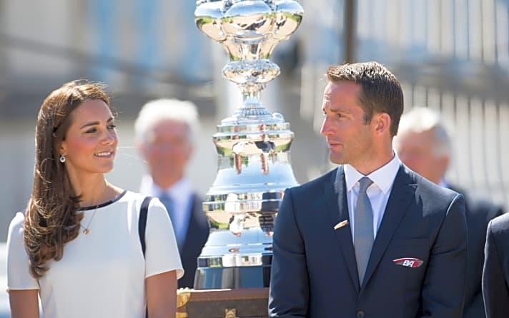   Ein königliches Strahlen für den Helden: Kate und Ben mit dem America's Cup
