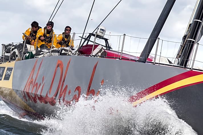   Nach gutem Start machen Skipper Ian Walker und seine Abu Dhabi Ocean Racing Crew Druck