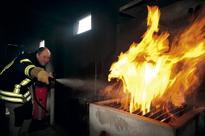   Trainings im Umgang mit dem Feuerlöscher bringen Sicherheit im Ernstfall