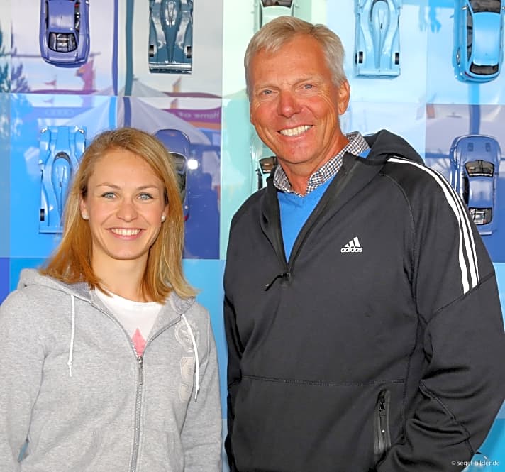   Olympiasieger unter sich: Biathlon-Königin Magdalena Neuner und Deutschlands erfolgreichster Segler Jochen Schümann trafen sich auf Einladung von Kieler-Woche-Partner Audi in Schilksee