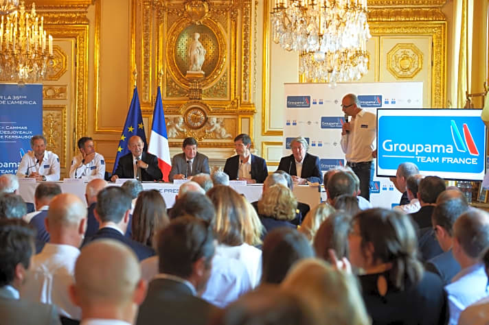   Volles Haus zur Pressekonferenz des Groupama Team France in Paris: die französische Segelnation ist Feuer und Flamme für das Cup-Projekt