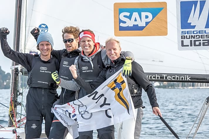   So kann man sich über Regatta-Platz zwei auf dem Bodensee freuen: Die Crew des Münchner Segel-Clubs im Glück