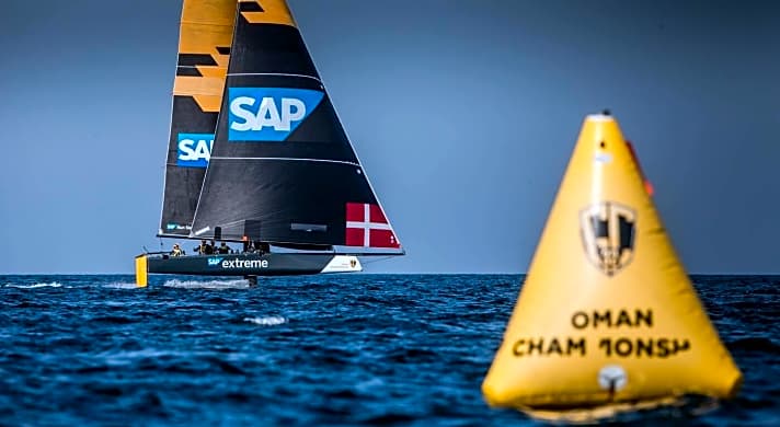   Mit dem neuen neuseeländischen Steuermann und Matchrace-Weltmeister Adam Minoprio am Steuer auf Platz drei: das SAP Extreme Sailing Team