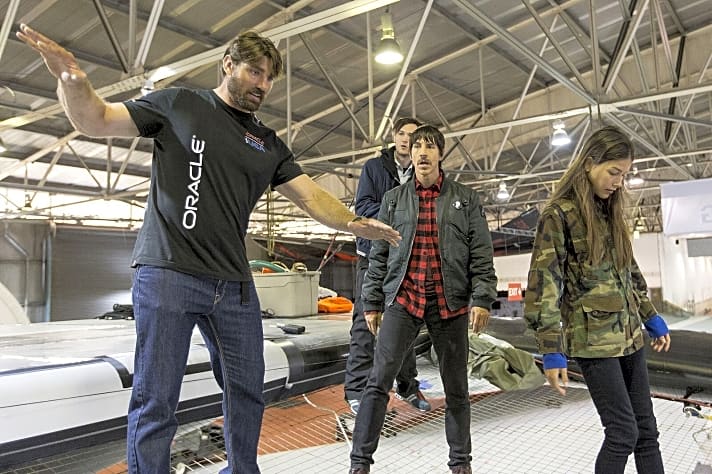   Jono Macbeth (links) bei einem Besuch der Red Hot Chili Peppers