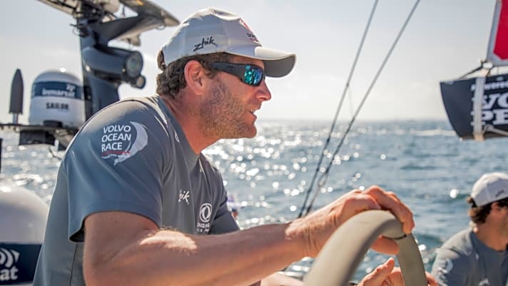   Dongfeng-Skipper Charles Caudrelier am Steuer