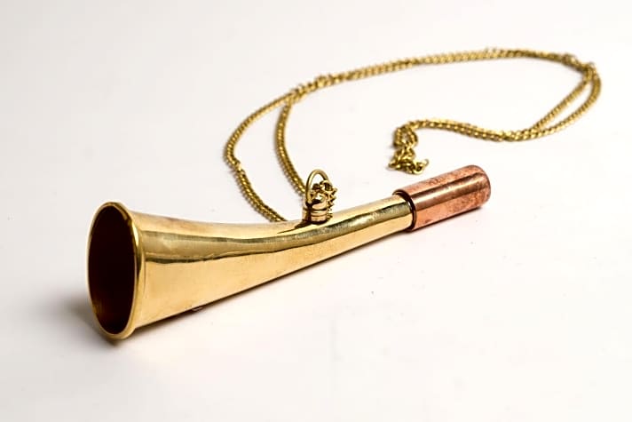  Ein klassisches Nebelhorn aus Metall