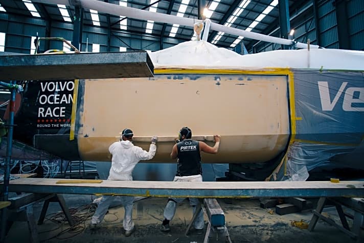   Vestas 11th Hour Racing hat eine neue Bugsektion von der italienischen Persico-Werft bekommen und wird in Neuseeland repariert