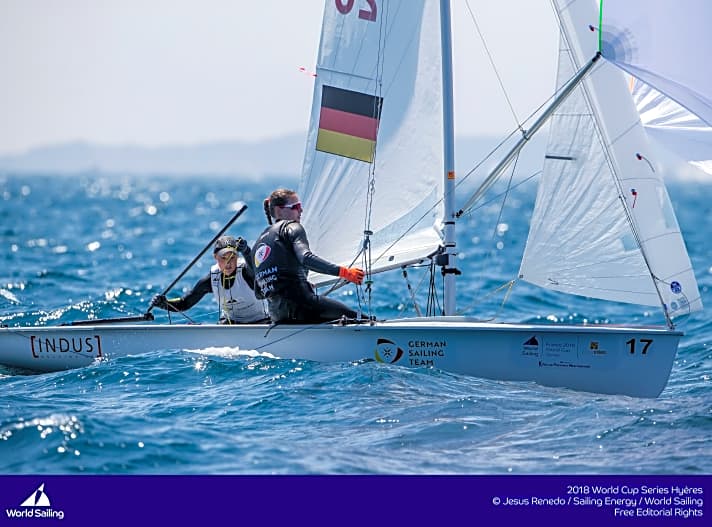   Vor dem finalen Wochenende beste deutsche Crew vor Hyères: die 470er-Seglerinnen Frederike Loewe und Anna Markfort