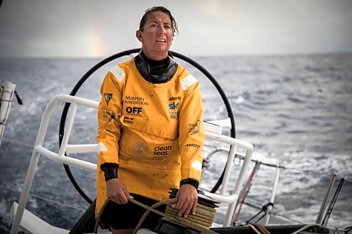   Sie verteidigte am Dienstagmorgen ihren Platz in den Top Drei: Turn-the-Tide-on-Plastic-Skipperin Dee Caffari