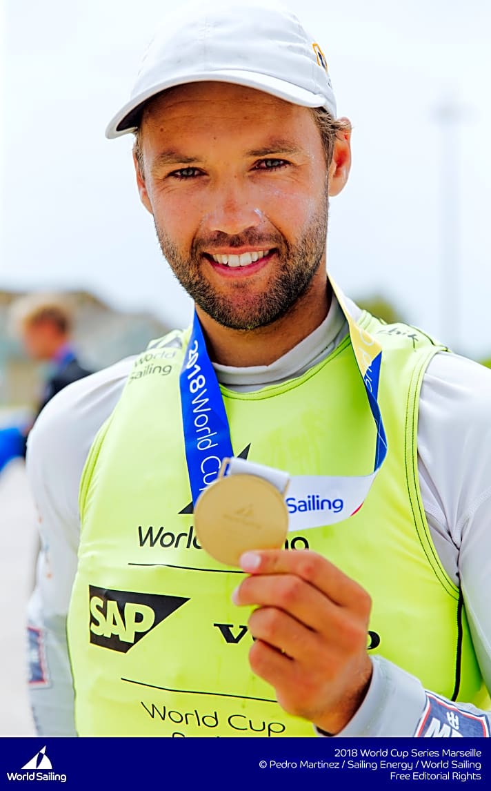   Philipp Buhl mit seiner Weltcup-Goldmedaille
