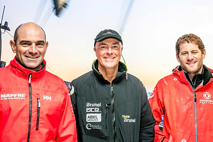   Noch lachen alle drei, in Den Haag wird nur noch einer jubeln: Mapfre-Skipper Fernandez, Brunel-Skipper Bekking und Dongfeng-Skipper Caudrelier bei der letzten Pressekonferenz vor dem großen Finale