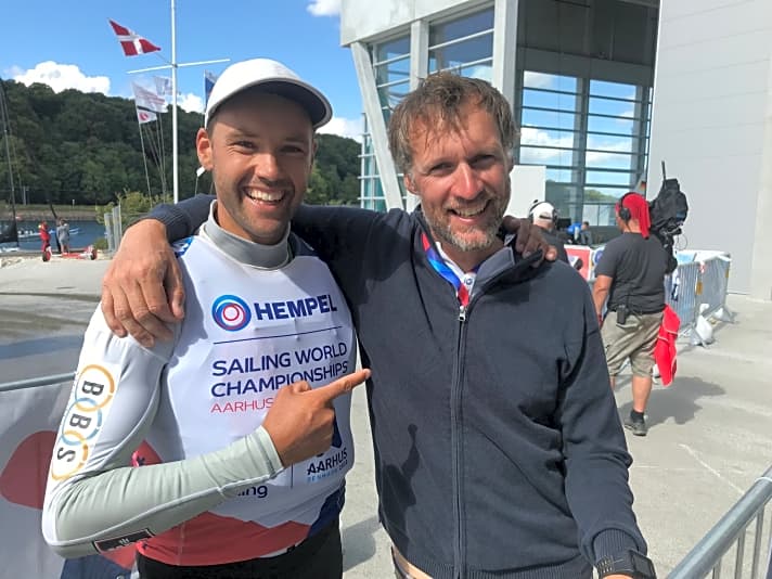   So hatten sich Philipp Buhl und sein Trainer Alex Schlonski über die 2018 hart erkämpfte WM-Bronzemedaille in Aarhus gefreut. Jetzt hat Buhl Bronze in Gold verwandelt