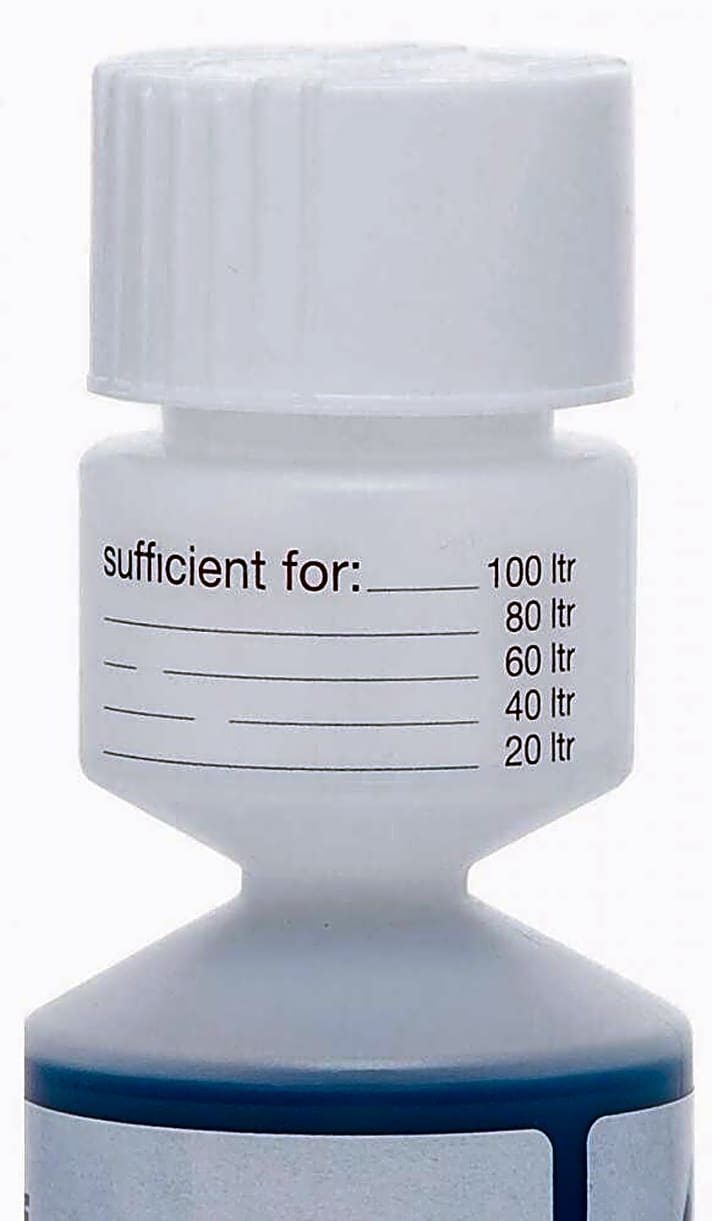  Die Flaschen mit 250 und 1000 Milliliter Inhalt bieten eine Dosierhilfe für das richtige Mischungsverhältnis von Kraftstoff und Additiv