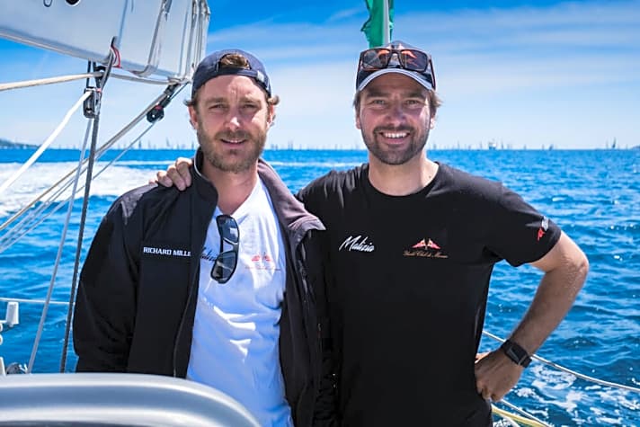   Die einzigen Segler an Bord: Co-Skipper Pierre Casiraghi und Boris Herrmann