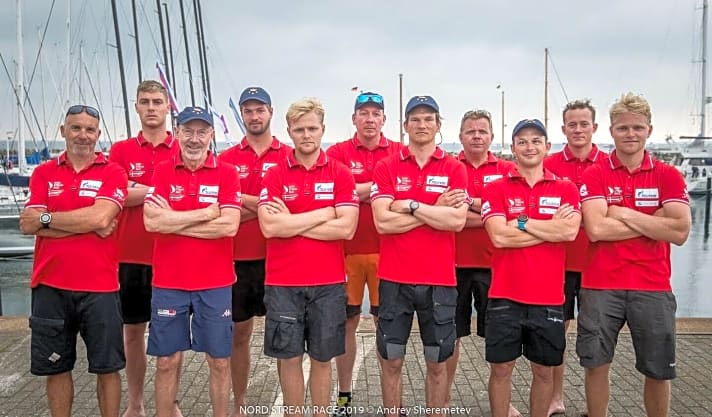   Die Crew vom Kongelig Dansk Yachtklub mit Jörg Riechers (ganz links)