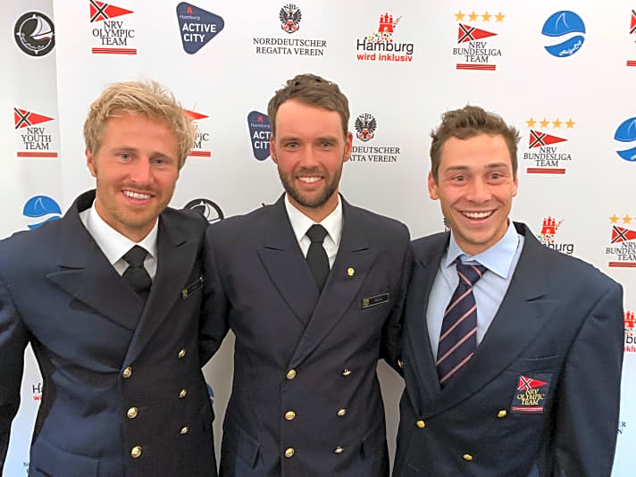   Feierten ihre Erfolge gemeinsam im NRV: Philipp Buhl (WM-Gold 2020) sowie das olympische 49er-Duo Erik Heil/Thomas Plößel (WM-Silber 2019, WM-Bronze 2020)