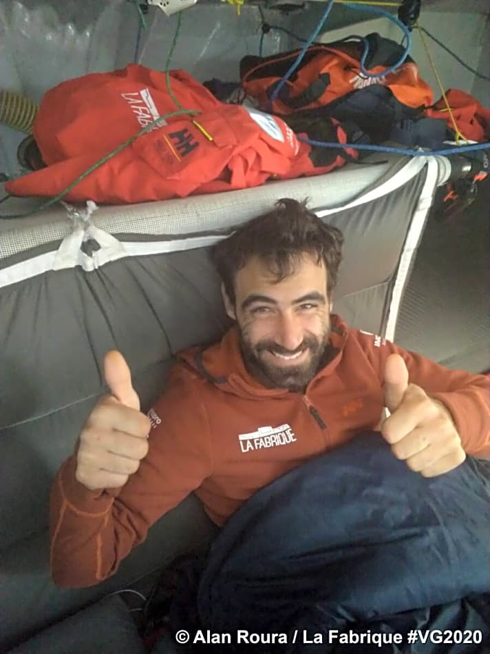   Optimistisch trotz der aktuell so leichten Winde: der Schweizer "La Fabrique"-Skipper Alan Roura