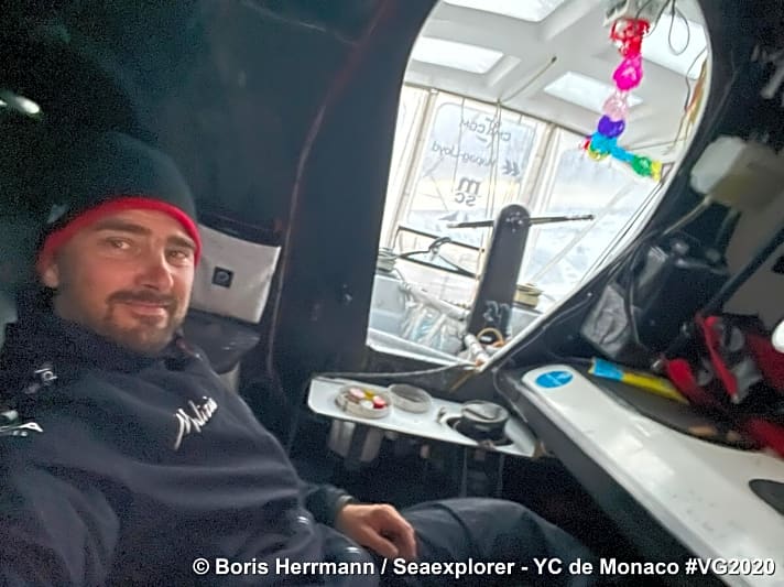   Boris Herrmann segelt Kap Hoorn noch mit Silvesterdekoration entgegen