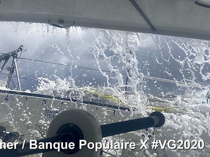   Das eindrucksvolle Symbolbild für die Welt der Vendée-Globe-Skipper gelang der auf Platz zwölf liegenden Clarisse Crémer auf "Banque Populaire X"
