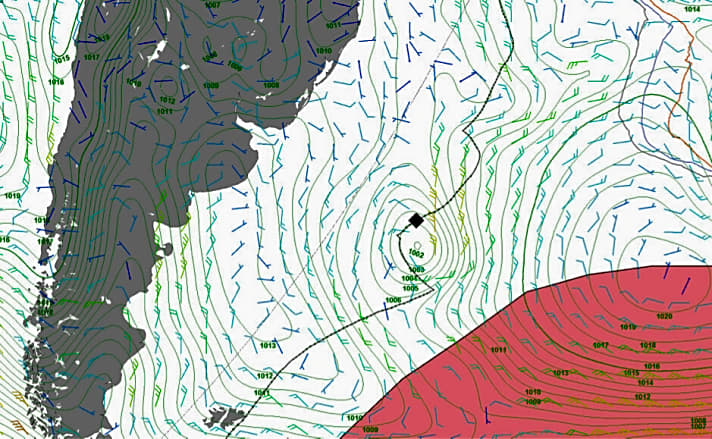   Abbildung 4: Routing der zweiten Gruppe und Windlage am Samstag, den 9. Januar um 0100 UTC. Nach dem Passieren westlich des Hochdrucks bietet sich ein Übergang zu einem neu gebildeten Tief mit südwestlichem Wind als Chance
