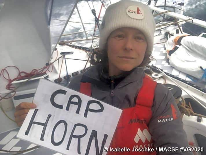   Den wichtigsten Meilenstein hatte Isabelle Joschke mit Kap Hoorn trotz vieler technischer Probleme bereits gemeistert, als ein Sturmtief im Südatlantik sie zur Aufgabe zwang