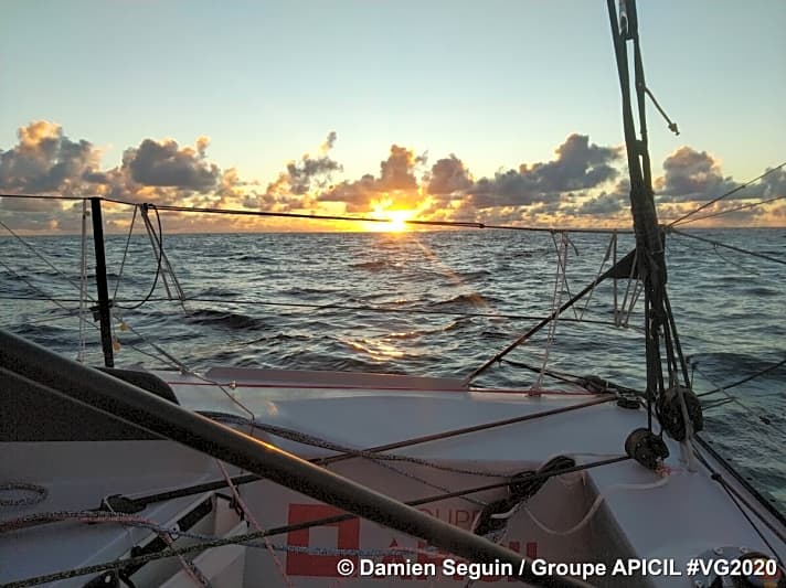   Diese Aussicht genoss zuletzt der Viertplatzierte Damien Seguin, der mit seiner "Groupe Apicil" ganz ohne Foils immer noch mit den führenden Booten mithielt