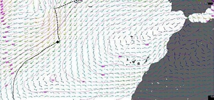   Das Routing für die führenden Boote für den 23. Januar (13 Uhr deutscher Zeit): Sie werden ihre ersten Halsen um das Azorenhoch herum machen, das derzeit vor Gibraltar liegt. Man kann auch gut den Wind sehen, der aus Westen kommt. Das richtige Timing wird hier sehr wichtig sein, um maximal vom Winddreher um das Azorenhoch und dem Druck der Kaltfront zu profitieren